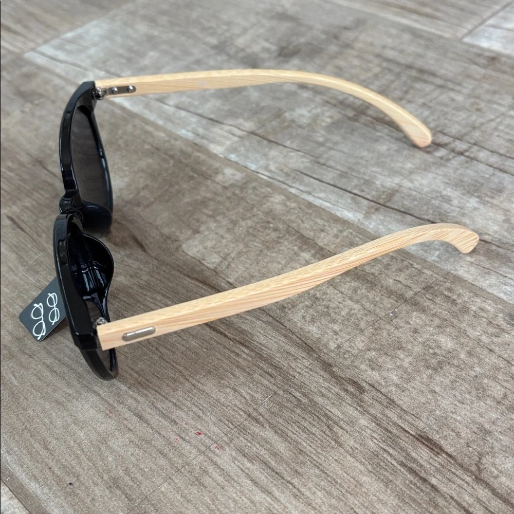 Stylish Black Sunglasses with Wooden Arms. Unisex NWT